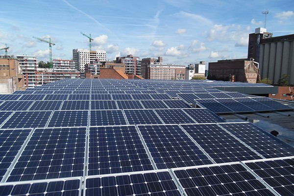 Energiedelen binnen gebouweenheid verlaagt drempel voor zonnepanelen