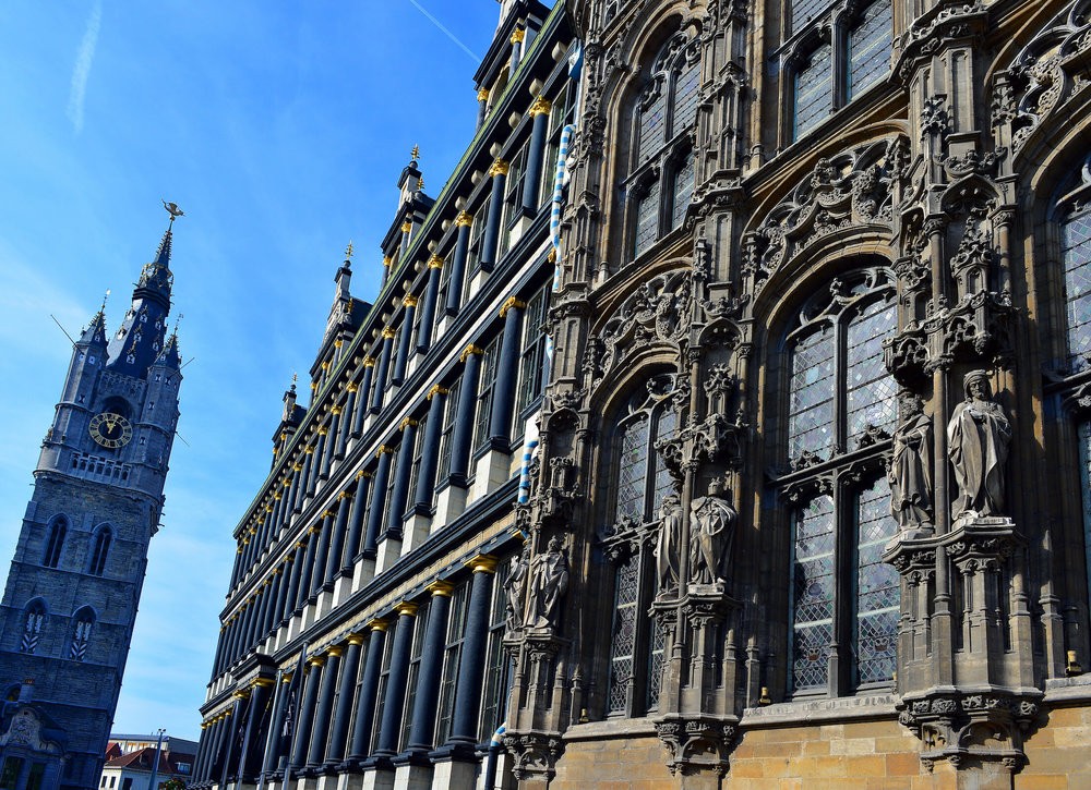 Gent renoveert dak historisch stadhuis