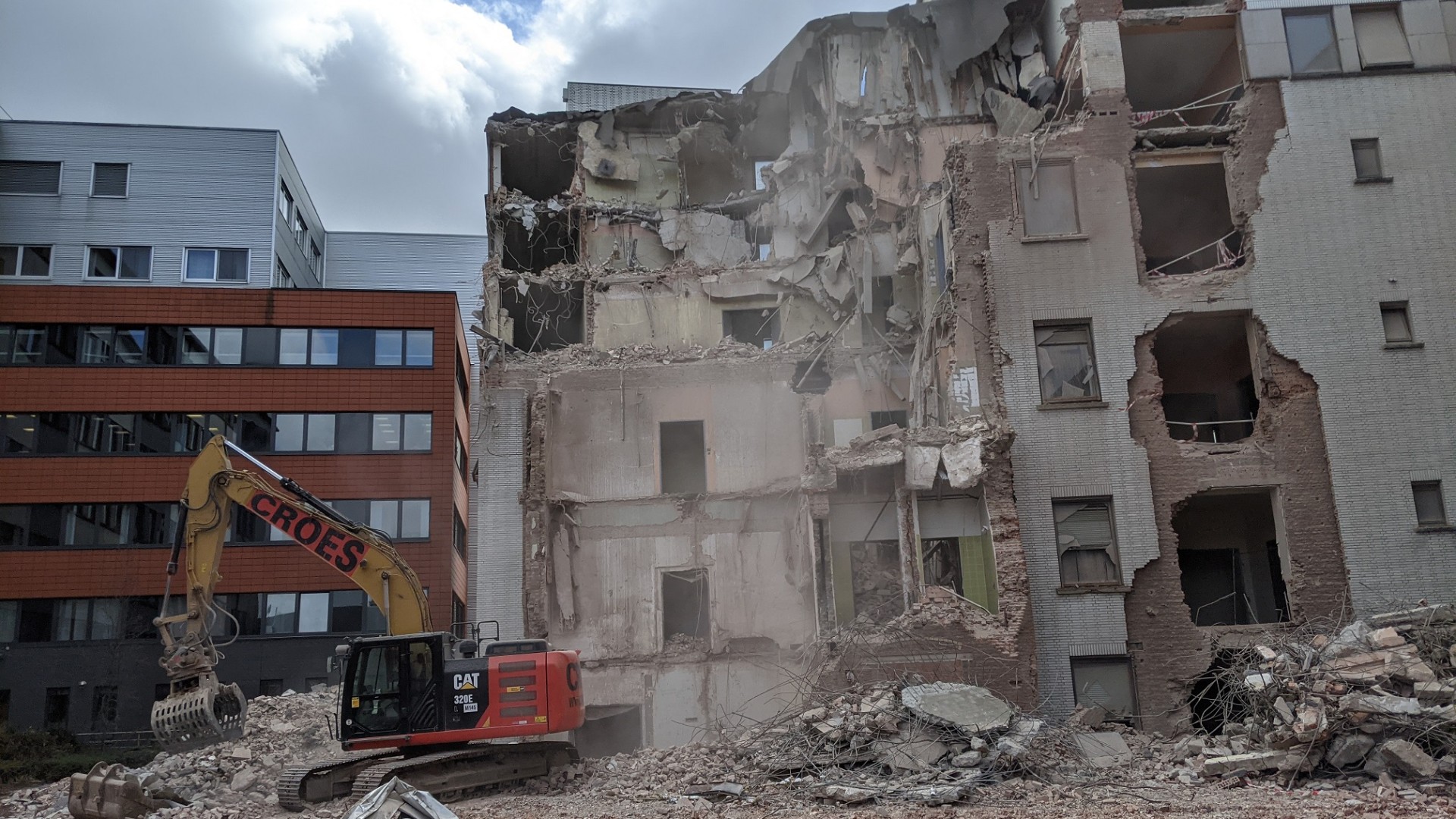 Afbraakwerken aan Heilig Hart-ziekenhuis Leuven begonnen (2)