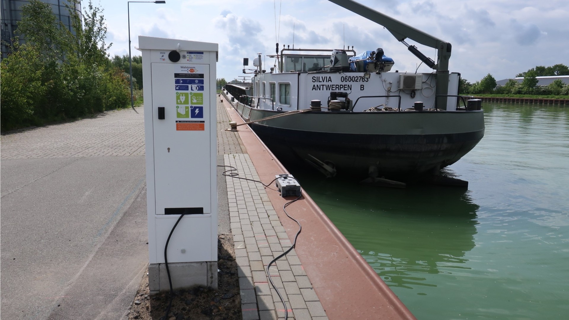 De Vlaamse Waterweg plaatst nieuwe walstroomkasten