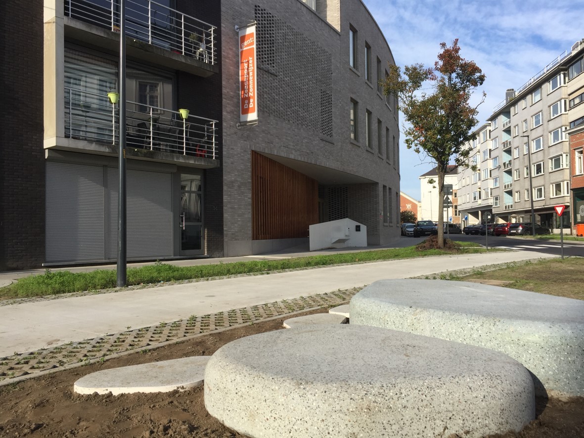 Zitbanken uit duurzaam beton voor nieuw plein aan Zonnepoort in Gent (1) - Copy