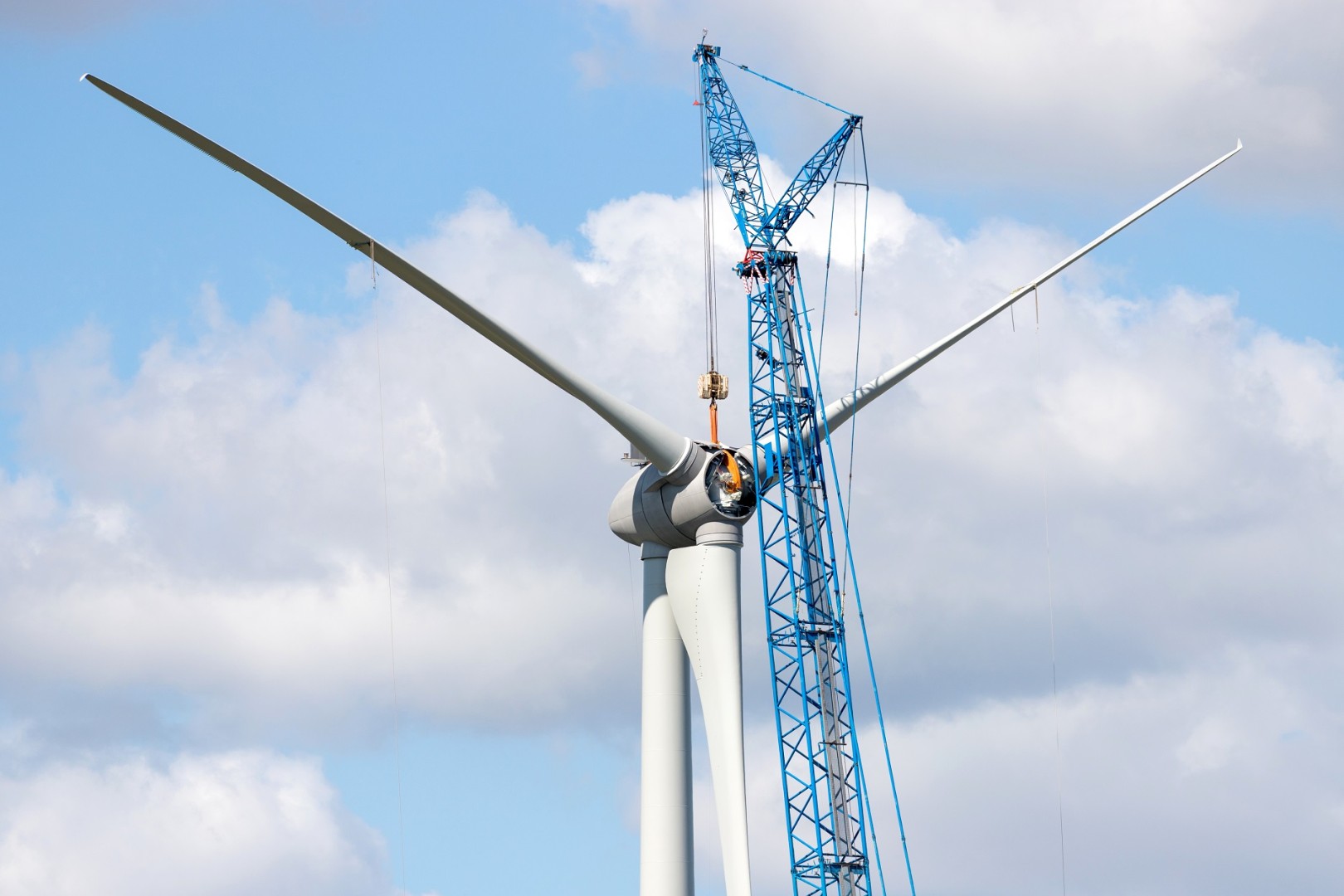 Voorwaardelijke vergunning voor windturbines aan E40