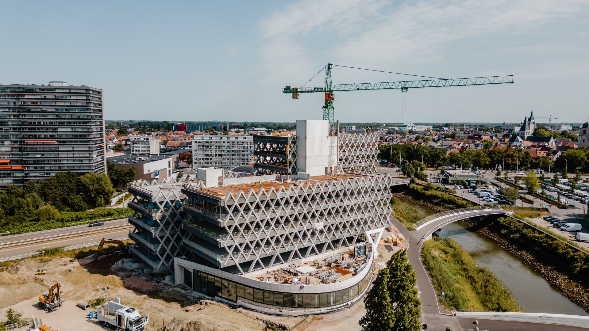 Mechelen opent uitzonderlijk duurzaam parkeergebouw (1)