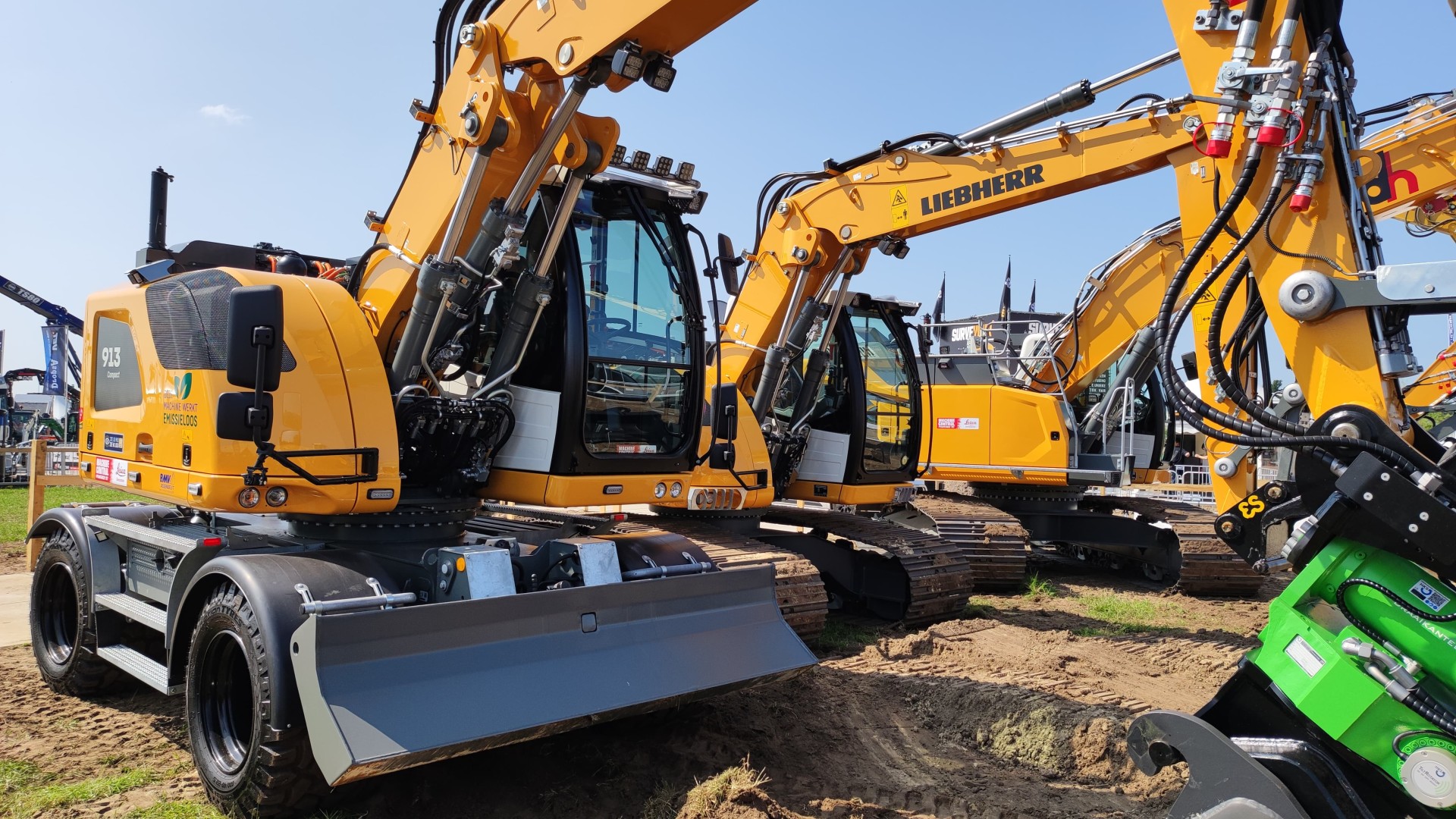 W&H en DENS presenteren elektrische Liebherr wielgraafmachine (A 913) en rupsgraafmachine (R 914)