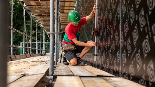 De-sparingen-worden-nauwkeurig-ingemeten-in-de-Construx-Tricon-systeembekisting