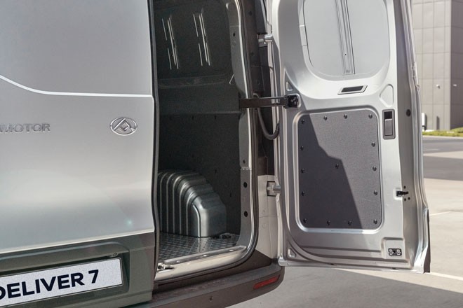 Maxus---DELIVER-7---PV---L2H1---Grey-Exterior_Detail_2