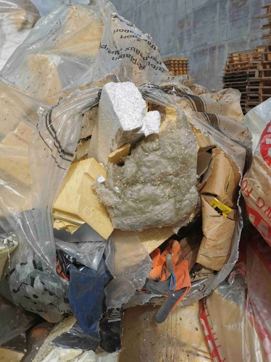 Polystyrol,-Steinwolle,-Kartonage,-Hanschuhe