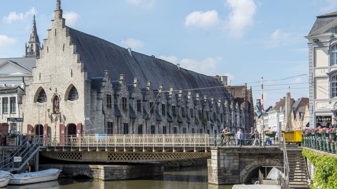 Gent renoveert Groot Vleeshuis en herbestemt het als fietsenstalling
