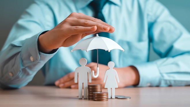 assurance_job_AdobeStock_2174007653LR